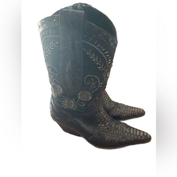 Donald J. Pliner Shoes - Donald J. Pliner Country Couture Heeled Boots with Intricate Embroidery
